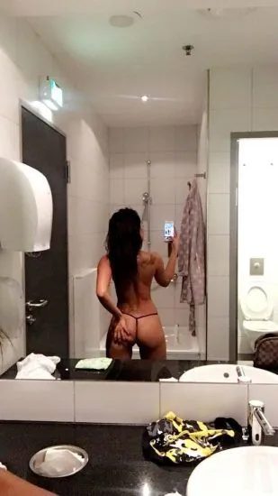 Leigh-Anne Pinnock corzi negre