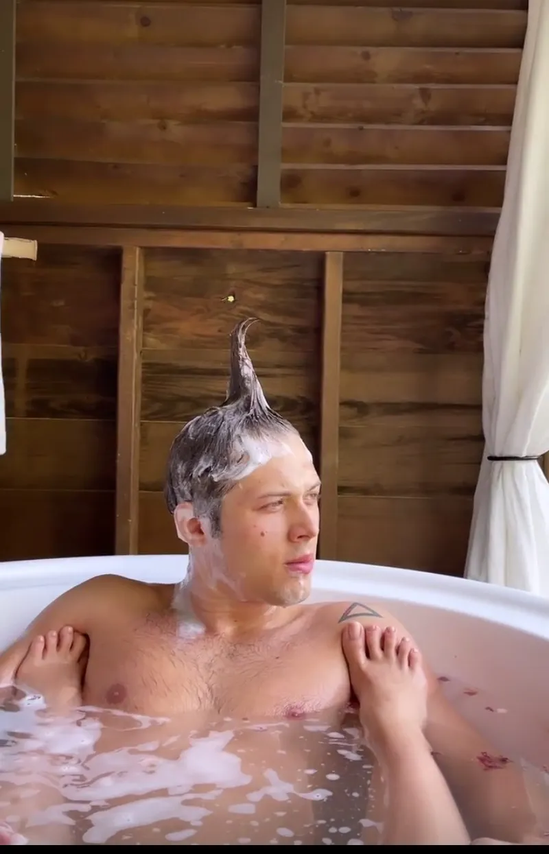 Leo Howard leaked nude photos