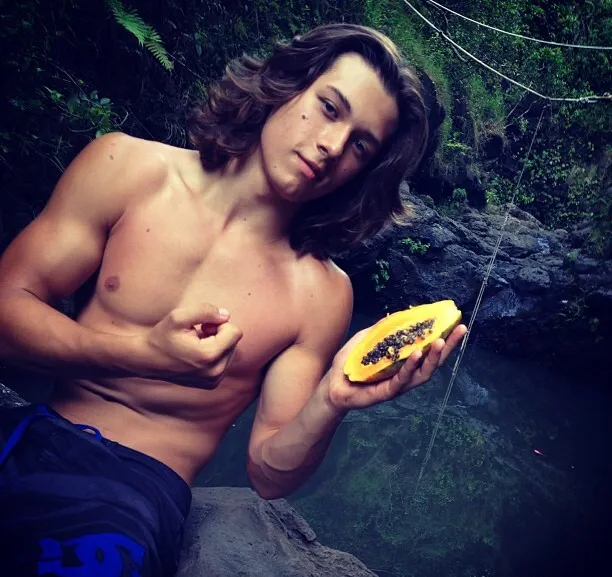 Leo Howard exposed
