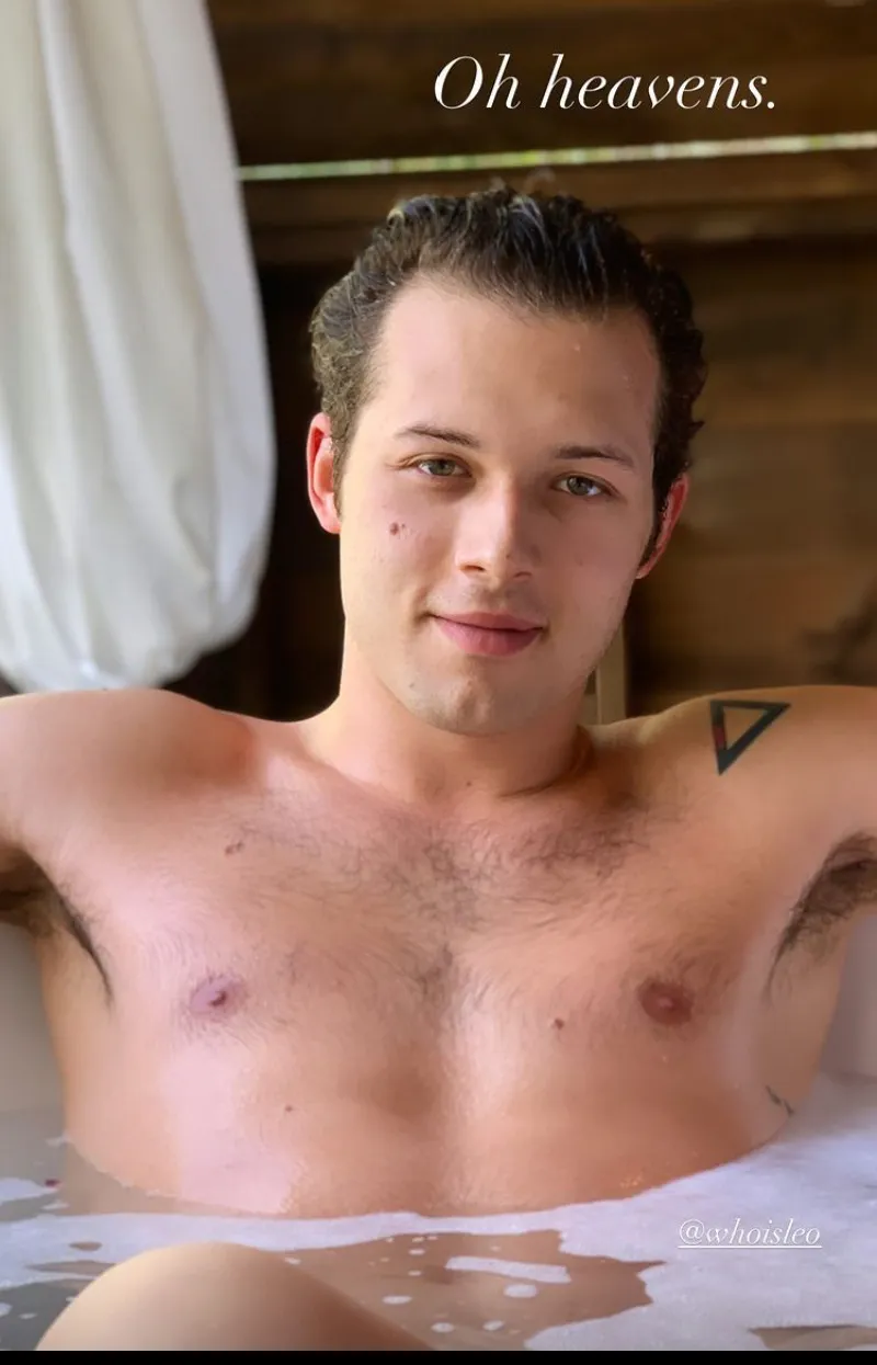 लोअर्ड एक नग्न और रोमांचक व्यक्ति है