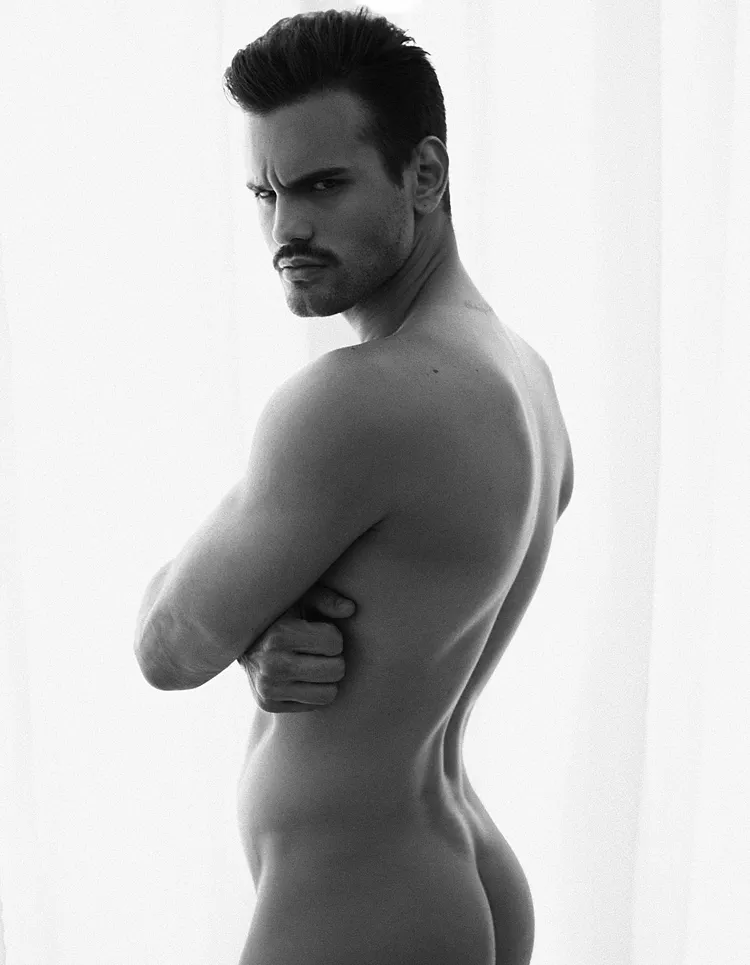 Leonardo Corredor Nude