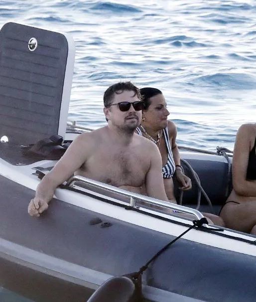 Leonardo DiCaprio paparazzi