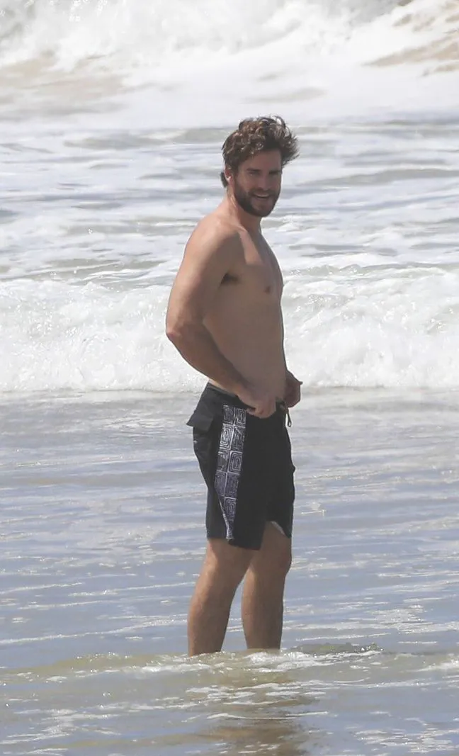 Liam Hemsworth jerk off