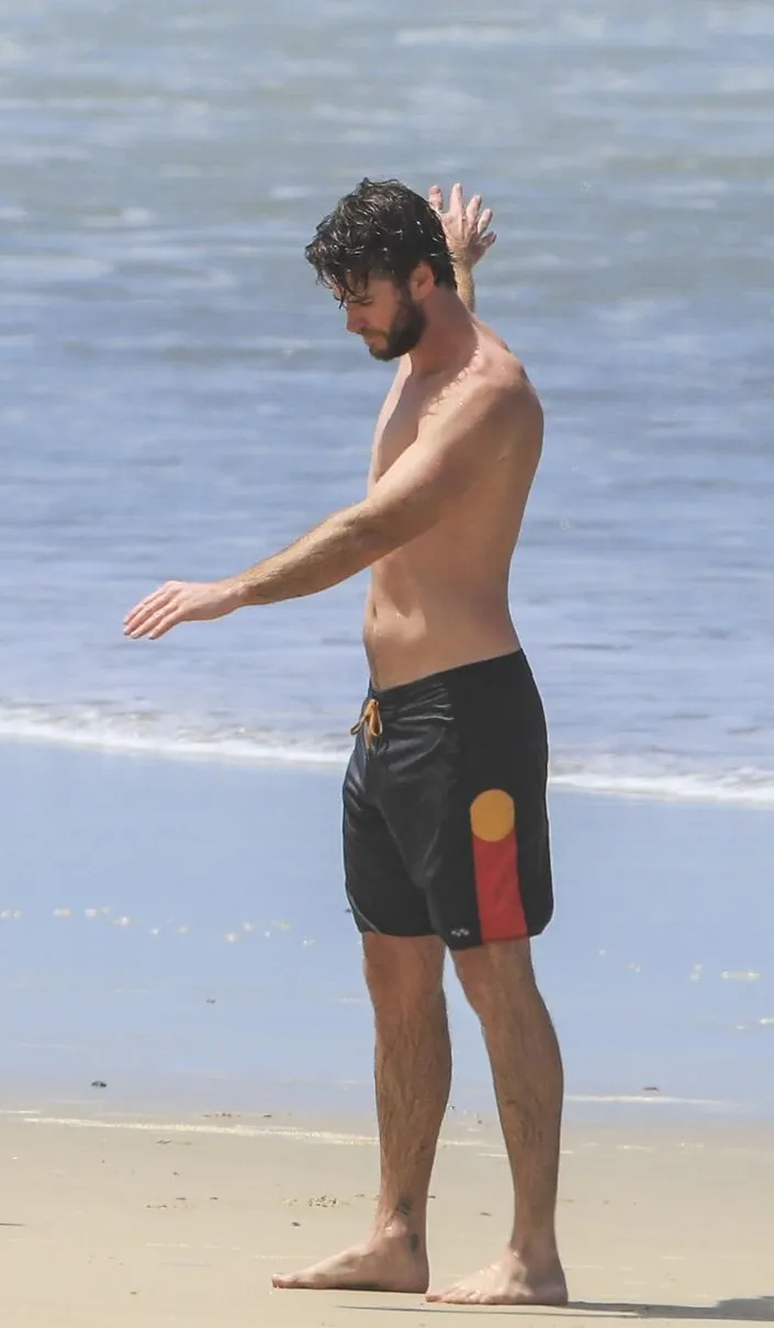 Liam Hemsworth gay scenes