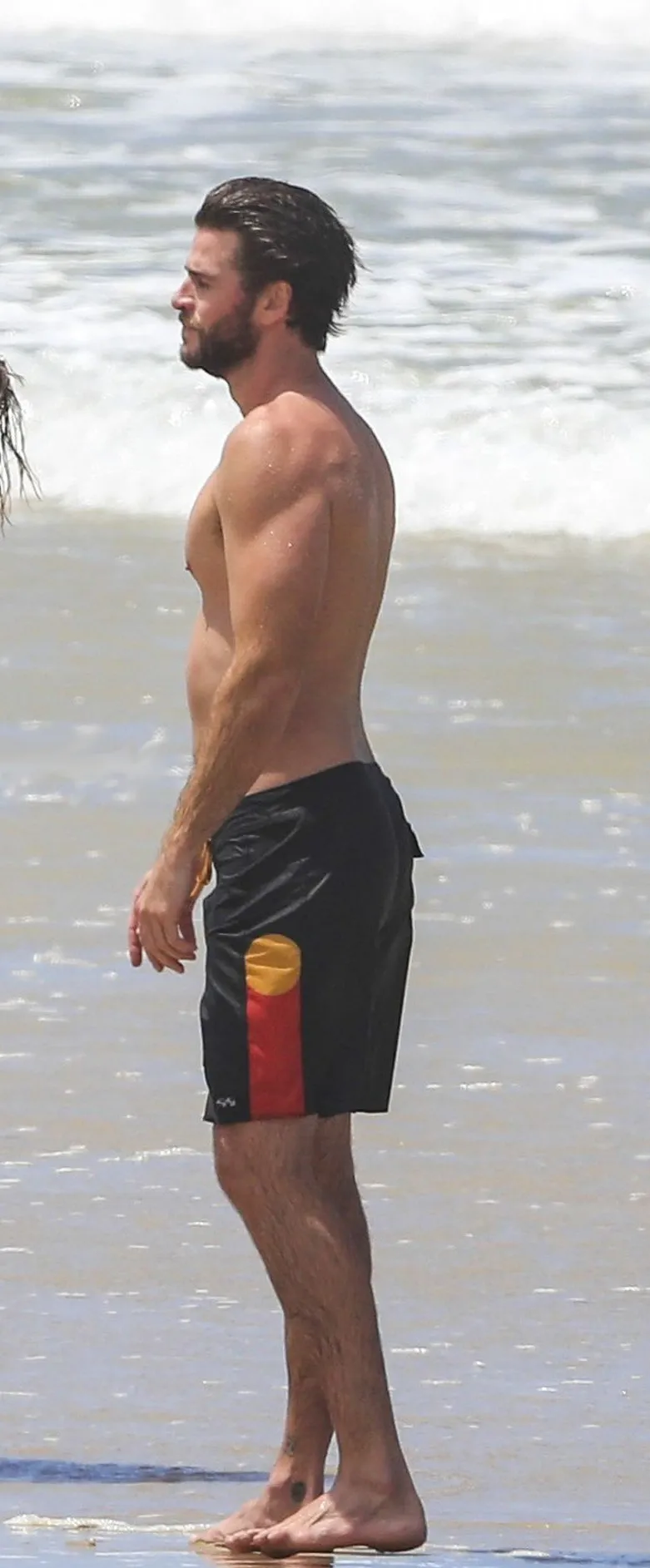 Liam Hemsworth shirtless