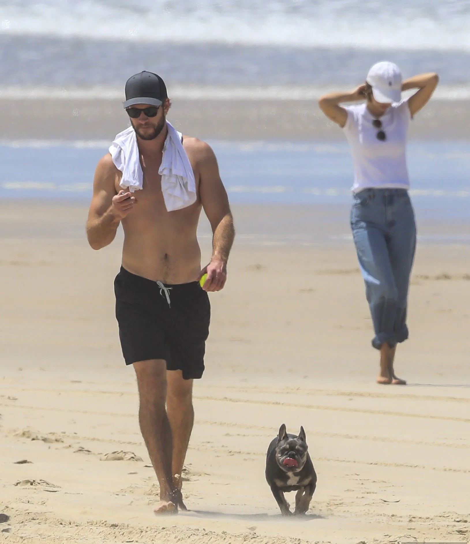 Liam Hemsworth bulge photos