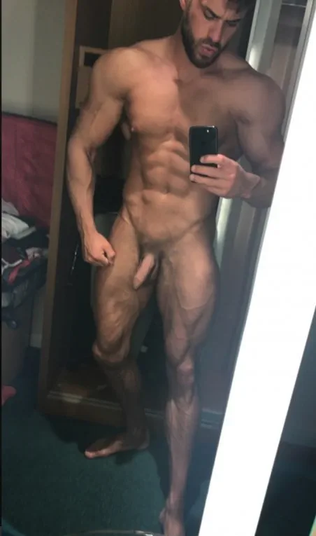 Liam Jolley nude