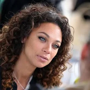 10-லில்லி-போரிஸ்-பெக்கர்-டாப்லெஸ்-டிட்ஸ்-செக்ஸி