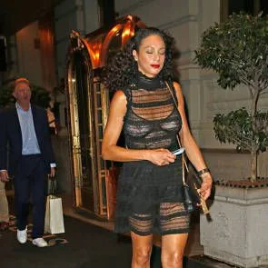 15-லில்லி-போரிஸ்-பெக்கர்-டாப்லெஸ்-டிட்ஸ்-செக்ஸி