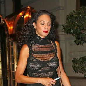 16-லில்லி-போரிஸ்-பெக்கர்-டாப்லெஸ்-டிட்ஸ்-செக்ஸி