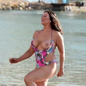 01-Lisa-Appleton-Sexy-Topless-Mamas