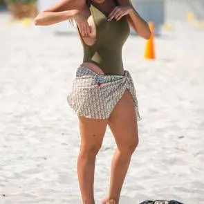 12-Liziane-Gutierrez-Sexy-Bikini