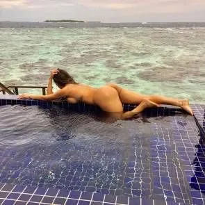 Liziane Gutierrez vėl nuoga „Instagram“ („Plus Pussy Paparazzi Pics“)