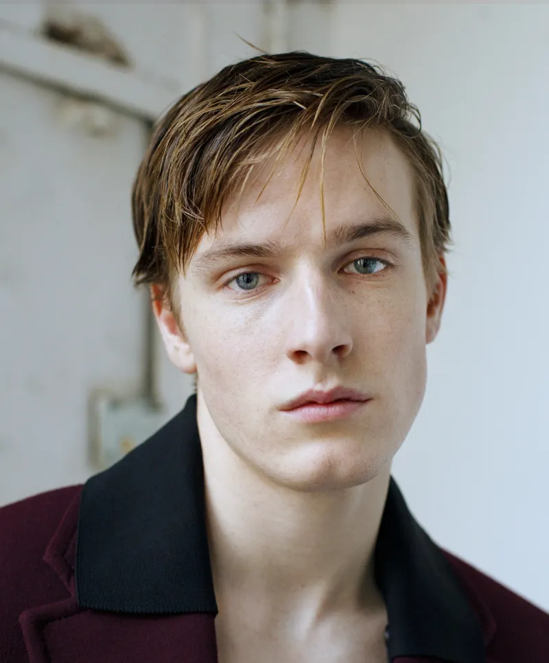 Louis Hofmann nude