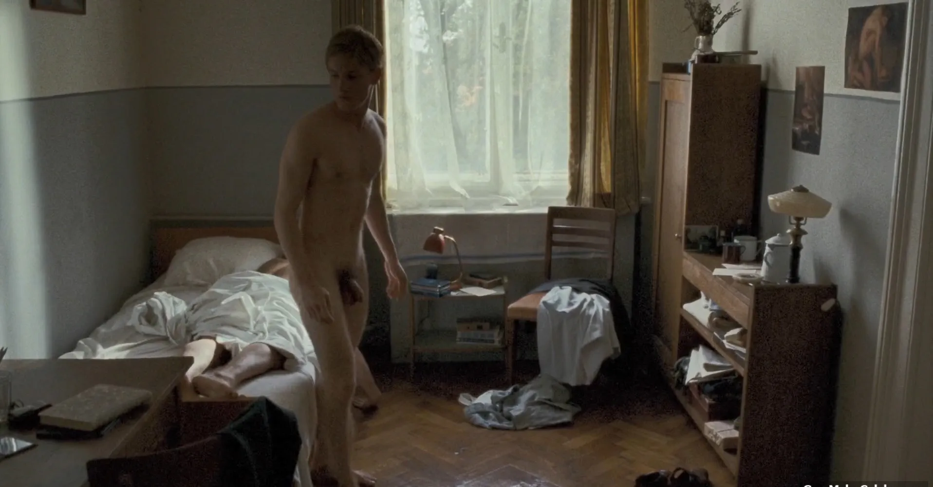 Louis Hofmann nude
