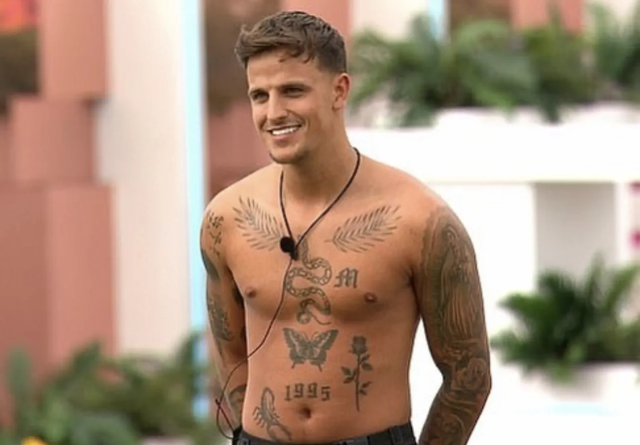 Love Island UK 2022 naked pics