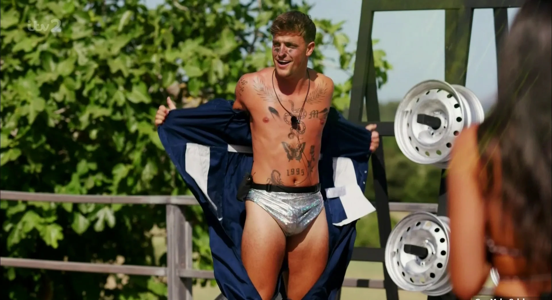 Kakesår dök upp på platsen för kärlek på ön