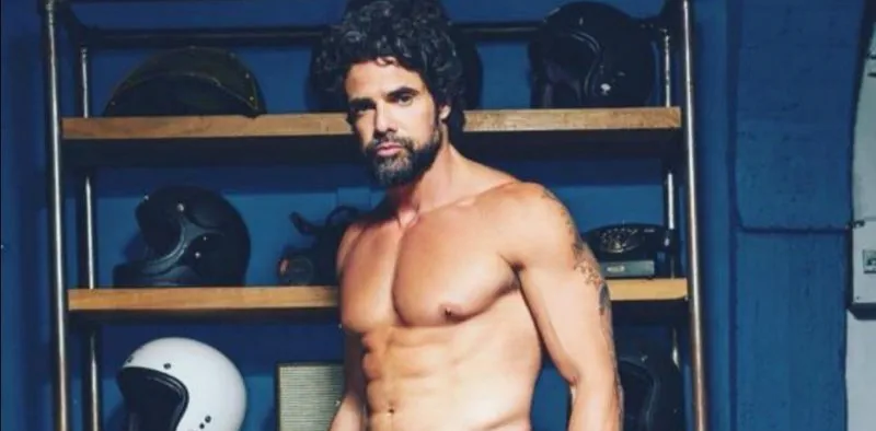 Лучано Кастро премахна изображението с голи