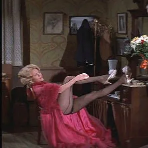 02-میڈلین-کحن - عریاں