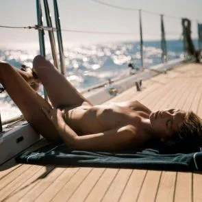 02-マリサ-パーペン-ヌード