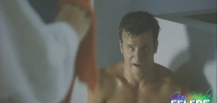 Rafiq Sakaman은 알로스 소소를 희망하기 위해 알몸입니다