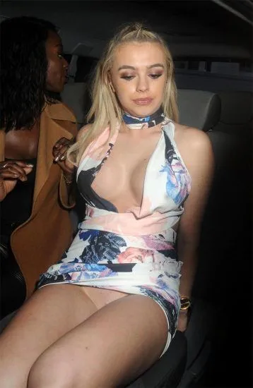 Меган Реес гола маца и брадавице у Лондону!