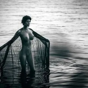 17-మైఖేలా-షెఫర్-న్యూడ్