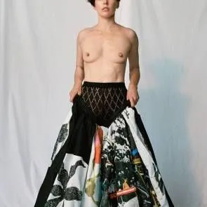 Milla Jovovich žurnalas „Topless For Pop“