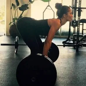 03-Minka-Kelly-Culo-trasero