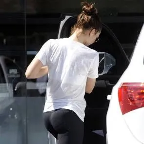 05-Minka-Kelly-Culo-trasero