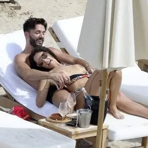 09-Nabilla-Benattia-Sexy-Topless