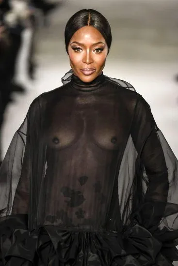 Naomi Campbell, Paris Moda Haftası'nda