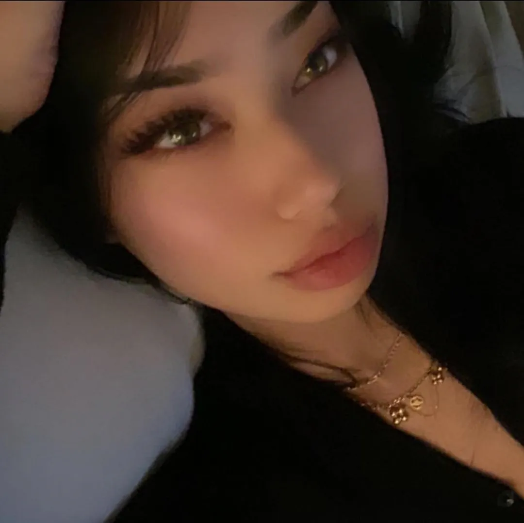 Natasha Alana Pretty Selfie