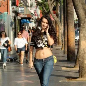 Natasha Blasick es fa passar el cul amb uns texans sense respatller