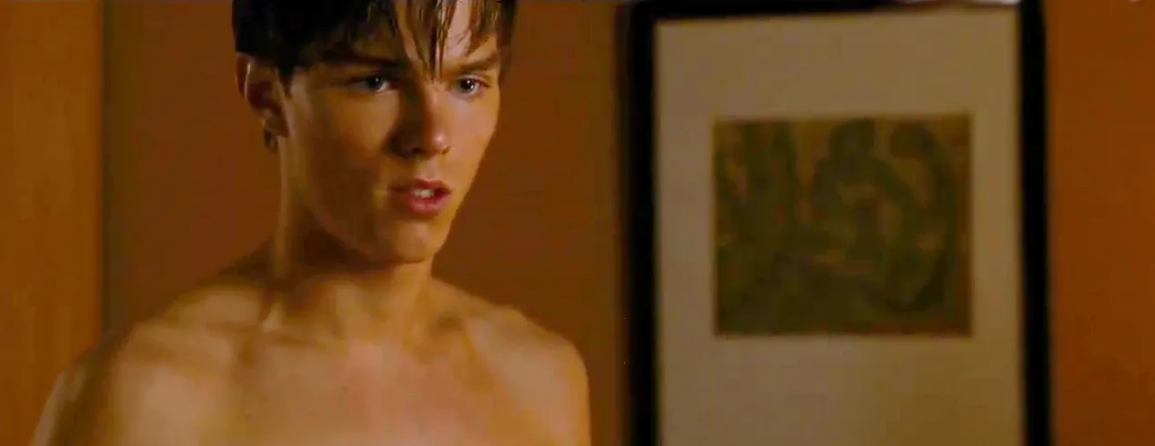 Nicholas Hoult nude