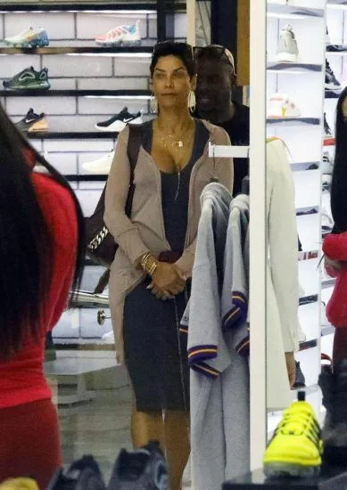 Nicole Murphy Braless pirkiniuose