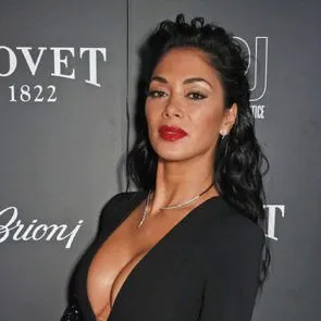 09-Nicole-Scherzinger-Sexy-výstřih