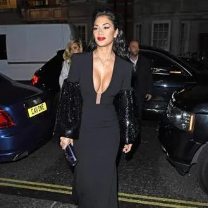 10-Nicole-Scherzinger-Sexy-výstřih