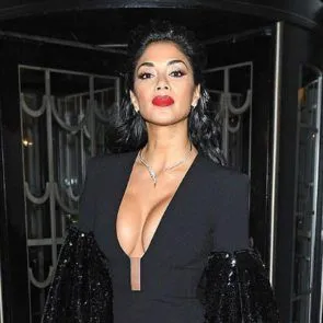 13-Nicole-Scherzinger-Sexy-výstřih