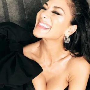 14-Nicole-Scherzinger-Sexy-výstřih