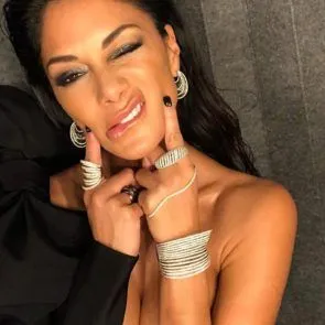 16-Nicole-Scherzinger-Sexy-výstřih