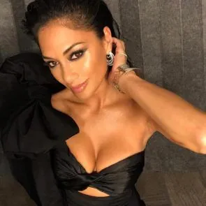 19-Nicole-Scherzinger-Sexy-výstřih