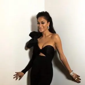 15-Nicole-Scherzinger-Sexy-výstřih