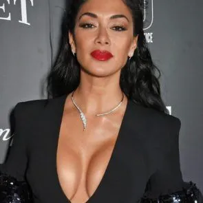 05-Nicole-Scherzinger-Sexy-výstřih