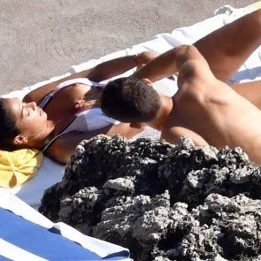 07-Nicole-Scherzinger-gole-joške