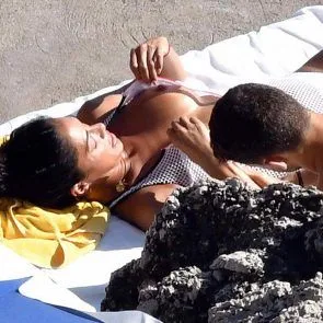 06-Nicole-Scherzinger-gole-joške