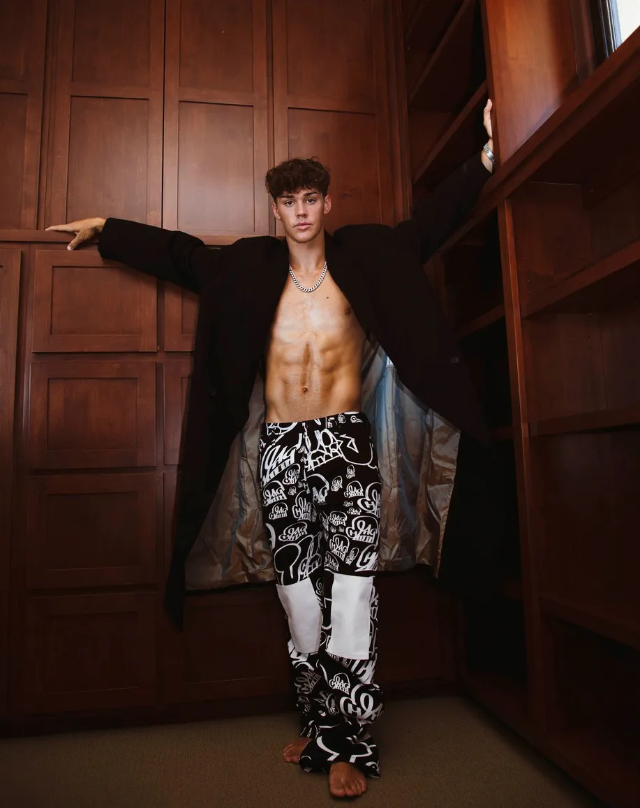 Noah Beck shirtless photos