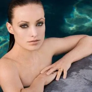 Olivia Wilde sexy a la piscina