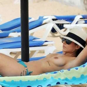 07-Roxanne-Pallett-Sexy-Topless