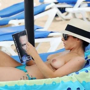 05-Roxanne-Pallett-Sexy-Topless